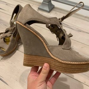 HALOGEN- Beige wedges